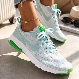 Women’s Nike Airmax Motion sz 8.5